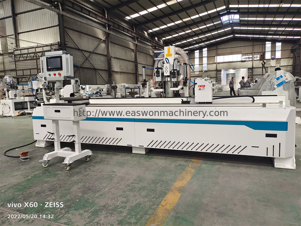 Máy cửa CNC tùy chỉnh với trục Z 20 đường dẫn giường xoắn ốc và 750W * 2 / 400W * 1 Servo Motors